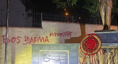 Şerefsizler Büyük Atatürk'ün Anıtına Saldırdı
