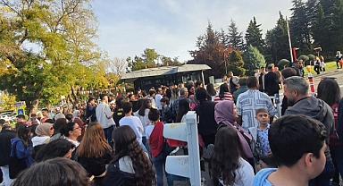 17.00'de Kapanması Gereken Anıtkabir 16.00'da Kapatıldı İddiası: Sosyal Medyada Tepki Gösteriliyor