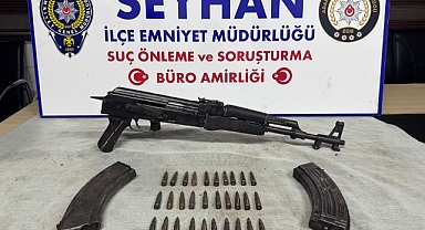 Adana'da Motosikletteki Kadının Elindeki Pazar Arabasından Kalaşnikof Çıktı