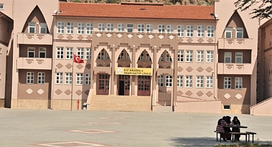 Afyonkarahisar'daki İmam-Hatip Lisesi Yurdunda Yemekten Zehirlenen 18 Öğrenci Hastanelik Oldu