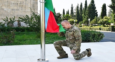Aliyev, Hankendi ve Hocalı'da Azerbaycan Bayrağını Göndere Çekti