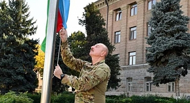 Aliyev, Hankendi ve Hocalı'da Azerbaycan Bayrağını Göndere Çekti