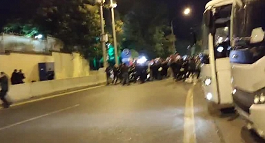 Ankara'daki İsrail Büyükelçiliği'nin Önünde Eylem: Polis, Protestocuları Kontrol Altına Almaya Çalışıyor 