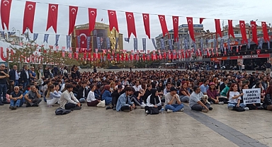 Aydın'da Öğrenciler Asansör Faciasını Protesto Etti
