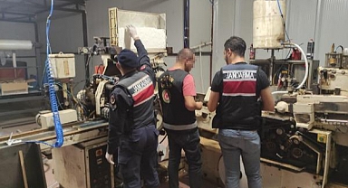 Bursa'da 43 Milyon Liralık Kaçak Sigara Operasyonu: 3 Gözaltı