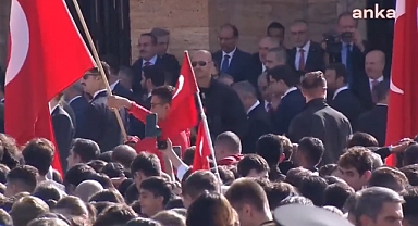 Büyük Atatürk'ün Huzurunda Saygısızlık: 'Her Yer Tayyip Her Yer Erdoğan' Sloganı Attılar