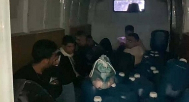 Çanakkale'de 8 Kaçak Göçmen ve 1 İnsan Kaçakçısı Yakalandı