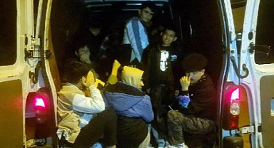 Çanakkale'de Minibüsten 34 Kaçak Göçmen Çıktı