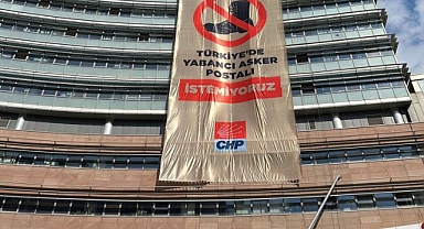CHP, Irak-Suriye Tezkeresine Karşı Genel Merkeze Pankart Astı