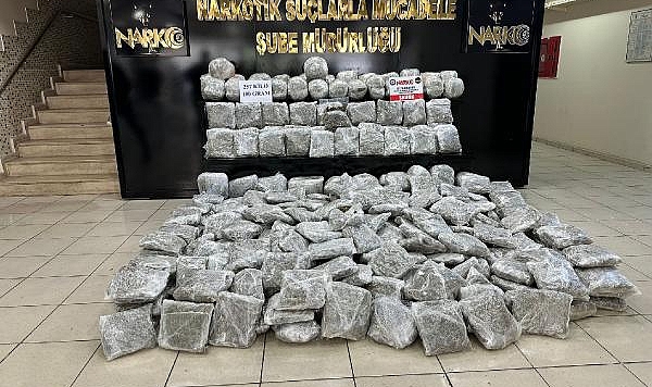 'Dur' İhtarına Uymayan Minibüste 257 Kilo Uyuşturucu Ele Geçirildi