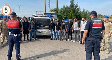 Edirne'de Türkiye'den Yunanistan'a Kaçmak İsteyen 776 Kaçak Göçmen Kıskıvrak Yakalandı