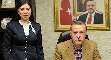 'Erdoğan İslam Aleminin Umududur' Diyen Eski AKP'li Pelin Gündeş, Parti Kuruyor