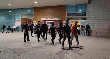 İnegöl'de Suriyeli 20 Kaçak Yakalanıp, Sınır Dışı Edildi