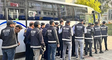 İzmir'de FETÖ'ye 'Kıskaç' Operasyonunda 28 Tutuklama