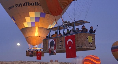 Kapadokya’da 100. Yılda 100 Balon, 100 Bayrakla Havalandı