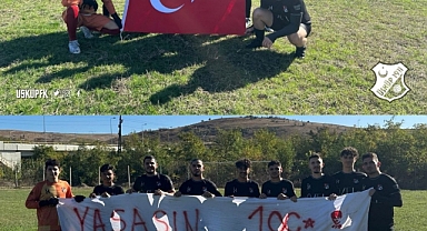 Kuzey Makedonya'nın Türk Takımı Üsküp FK, Maça Türkiye Cumhuriyeti'nin 100. Yılını Kutlayan Pankart ve Türk Bayrağı İle Çıktı