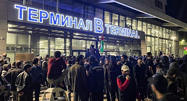 Rusya Dağıstan'da Yüzlerce Kişi İsrail Tel Aviv'den Gelen Uçak Sebebiyle Havalimanını Bastı