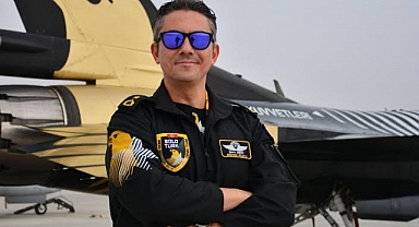 SOLOTÜRK Pilotu Yarbay Emre Mert, Son Gösterisini Cumhuriyet'in 100. Yılında Yaptı