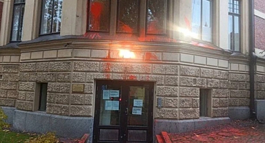 Türkiye'nin Helsinki Büyükelçiliği'ne Sis Bombalı ve Boyalı Saldırı Gerçekleştirildi