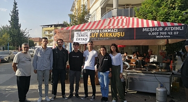Aydın'da Öğrenciler, KYK Yurdundaki Asansör Faciasında Hayatını Kaybeden Zeren Ertaş İçin Duyarlılık Oluşturmak Amacıyla Lokma Döktürdü
