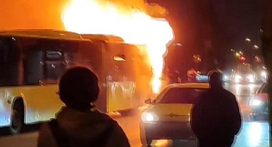 Başakşehir'de Seyir Halindeki İETT Otobüsü Yandı