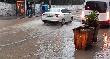 Buca'da Yoğun Yağış Sonrasında Sel Meydana Geldi