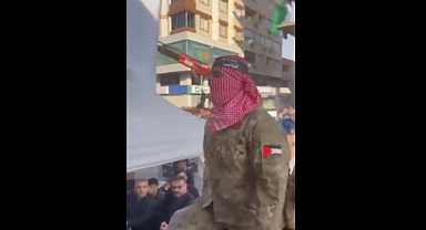 Hüda-Par Genel Başkanı Yapıcıoğlu, Mitinge Hamas Elebaşı Ebu Ubeyde Gibi Giyinen Şahıslarla Çıktı
