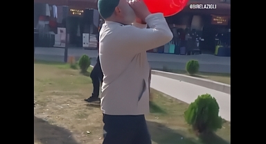 İsrail'i Protesto Etmek İçin Şişirdiği Balonu Patlattı