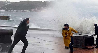 İstanbul'daki Fırtınada 1 Kişi Hayatını Kaybetti