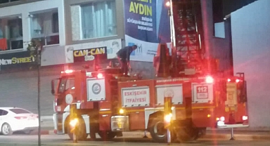 İYİ Partili Başkan Adayının Duvar Reklamları, CHP'li Belediye Tarafından Söküldü