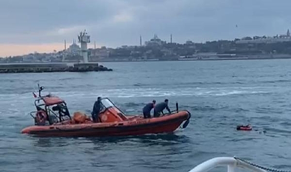 Kadıköy-Beşiktaş Seferini Yapan Vapurdaki Yolcu Denize Düştü