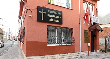 Kilise Pastörüne Tokat Attı;