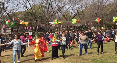 Kürtçü Terör Örgütü PKK Sempatizanları Japonya'da Sözde Festival Düzenleyip 'Oramar' Şarkısıyla Halay Çekti
