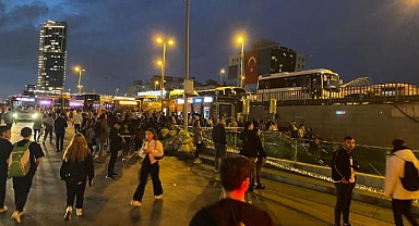 Mecidiyeköy Metrobüs Durağında Şüpheli Paket Alarmı