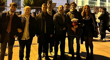Milliyetçi Kongre Derneği Üyeleri, Çağlayan Adliyesi Önündeki Adalet Nöbetine Katılarak Destek Verdi