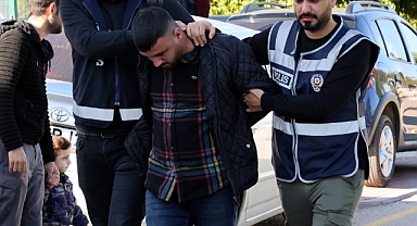 Sokakta Yürüyen Kadını Tabancayla Vuran Şahsın Evinden Cephanelik Çıktı