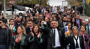 TBB'nin Çağrısıyla Bir Araya Gelen Avukatlar Yargıtay'a Yürüdü