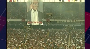Almanya'da Düzenlenen 2006 Süper Kupa Finali'nde Stadyumdaki Devasa Atatürk Posteri Sosyal Medyada Gündem Oldu