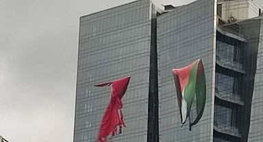 Ankara Next Level Ofis Kulelerinde Asılı Olan Türk Bayrağının Parçalanmış Halde Olması Tepki Topladı