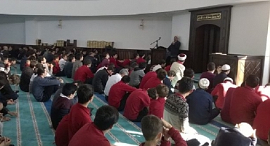 Ataşehir İlçe Milli Eğitim Müdürlüğü'nden Dersler Cuma Namazına Göre Düzenlensin Talimatı İddiası 