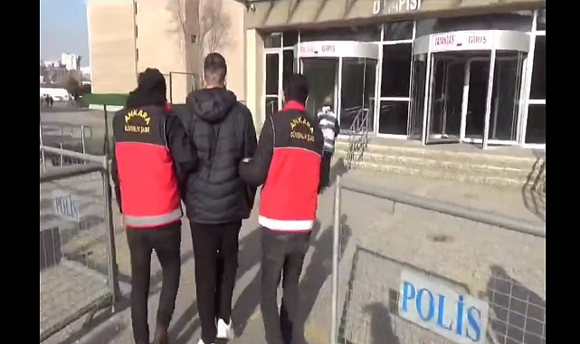 Bakan Yerlikaya, Süper Kupa Finali'nin İptal Edilmesi Sonrası Bir Kişinin Paylaşımları Sebebi ile Gözaltına Alındığını Açıkladı