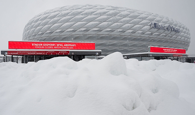 Bayern Münih, Allianz Arena'nın Çatısındaki Karları Helikopter ile Temizledi