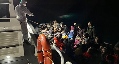 Çanakkale'de Yurt Dışına Kaçmak İsteyen 77 Kaçak Göçmen Yakalandı