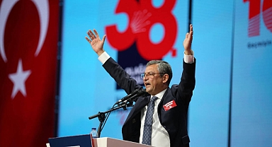 CHP Genel Başkanı Özgür Özel, Cumhurbaşkanı Erdoğan'ın 'Gövde Gösterisi' Sözlerine Tepki Gösterdi