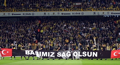 Derbi Öncesi Galatasaraylılar Şehitler İçin Slogan Attı, Fenerbahçe 'Başımız Sağ Olsun' Pankartıyla Sahaya Çıktı