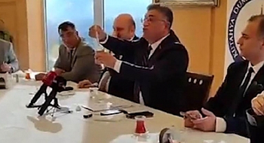Dumlupınar Üniversitesi Rektörü Basın Mensuplarına Kalemle Çay Karıştırma Dersi Verdi
