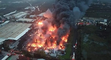 Gebze'de Lojistik Firmasına Ait Depoda Yangın: 132 Personel Müdahale Ediyor