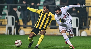 İstanbulspor, Trabzonspor Maçında Hakem Kararına Tepki Olarak Sahadan Çekildi