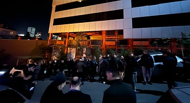 İYİ Partililer İbrahim Özkan'ı Protesto Etmek İçin TV100'ün Önünde Toplandı