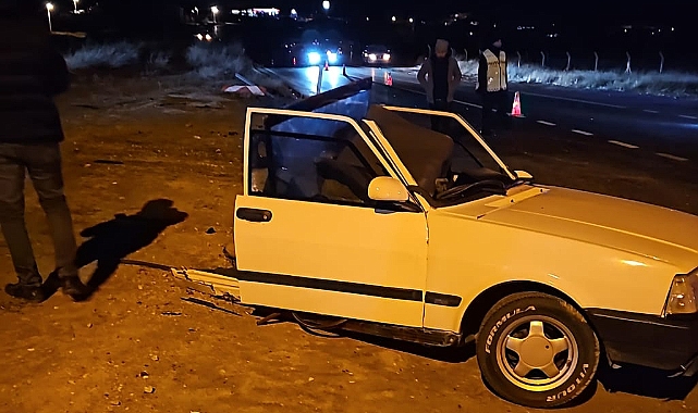 Kamyonetle Çarpışan Otomobil İkiye Bölündü: 5 Yaralı